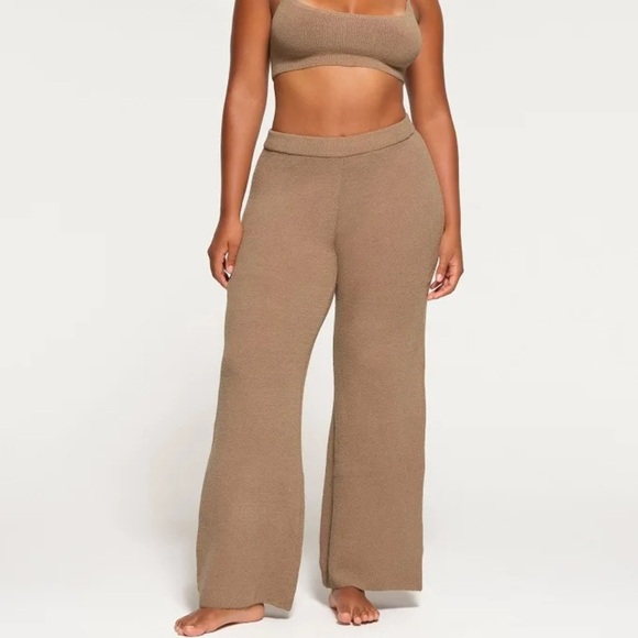 SKIMS Pants - NWT SKIMS COZY LIGHT PANT DESERT S *Minor Flaw*